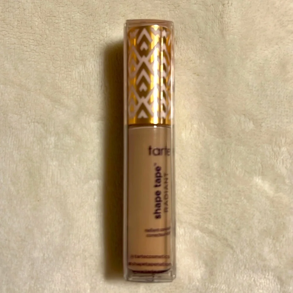 TARTE. Shape Tape Radiant Concealer. 20B Light. 0.33 oz